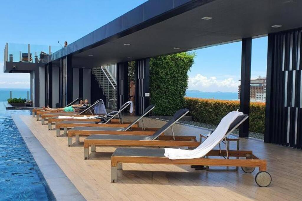Central Pattaya - Sea View Large Balcony Condo With Infinity Pool Bagian luar foto