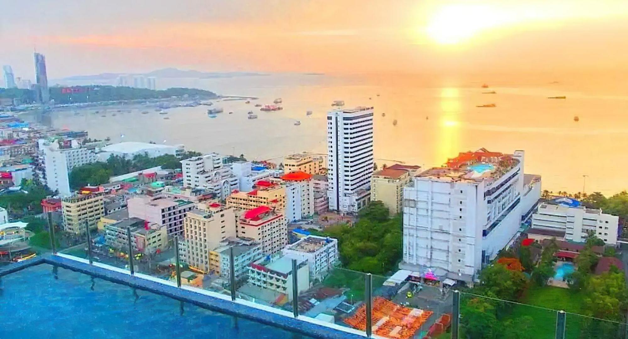 Central Pattaya - Sea View Large Balcony Condo With Infinity Pool Bagian luar foto