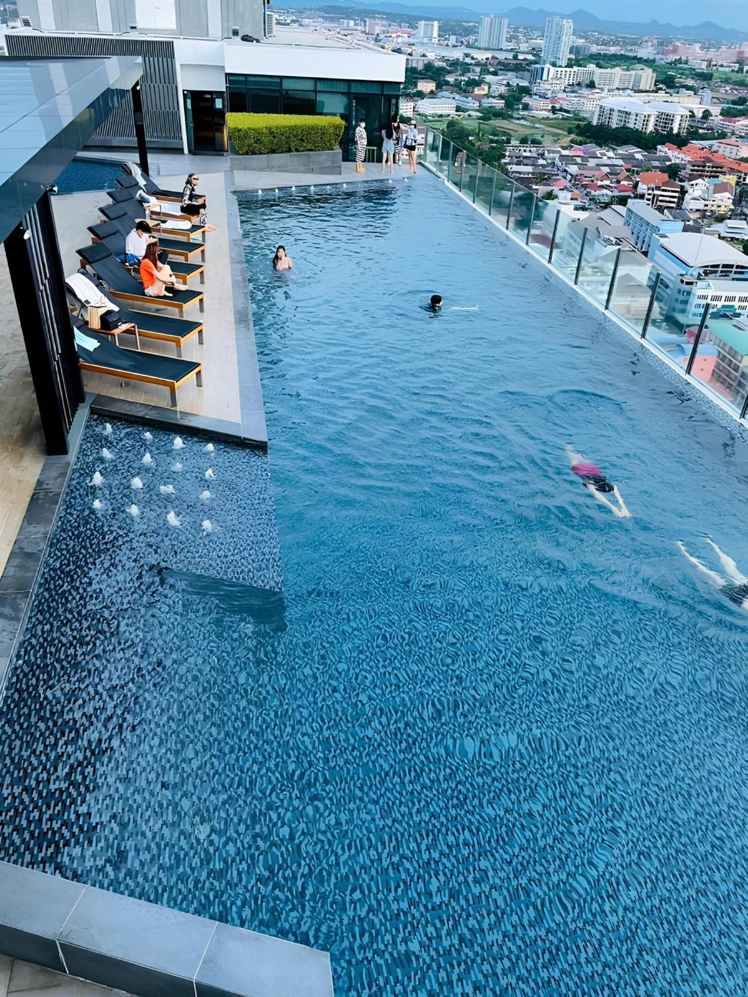Central Pattaya - Sea View Large Balcony Condo With Infinity Pool Bagian luar foto